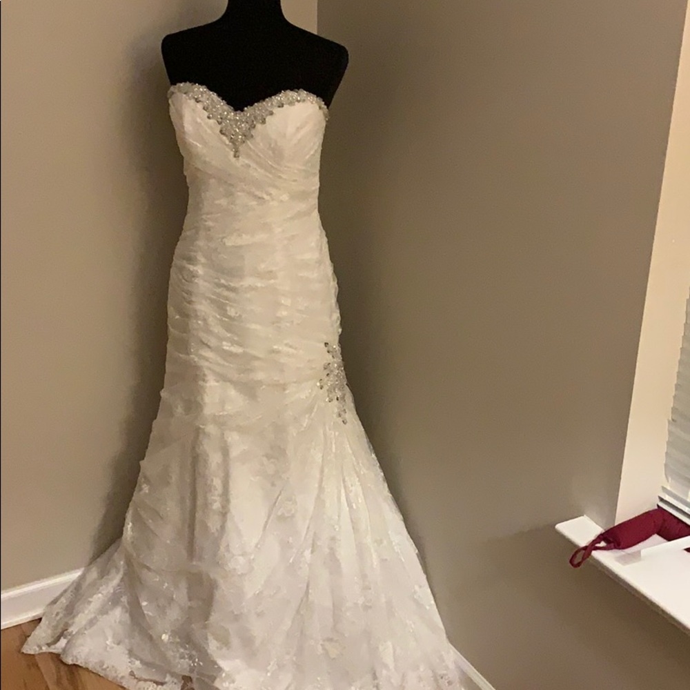 Lace Wedding dress ( or best offer!)